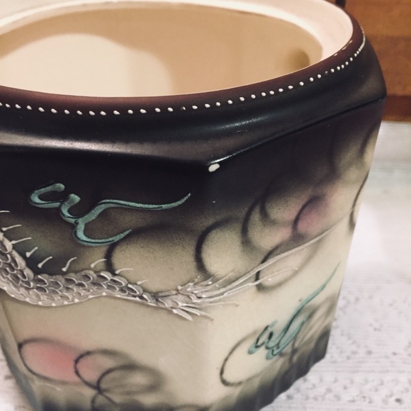 Japanese Dragonware Covered Tea Caddy - Picture 9 of 15